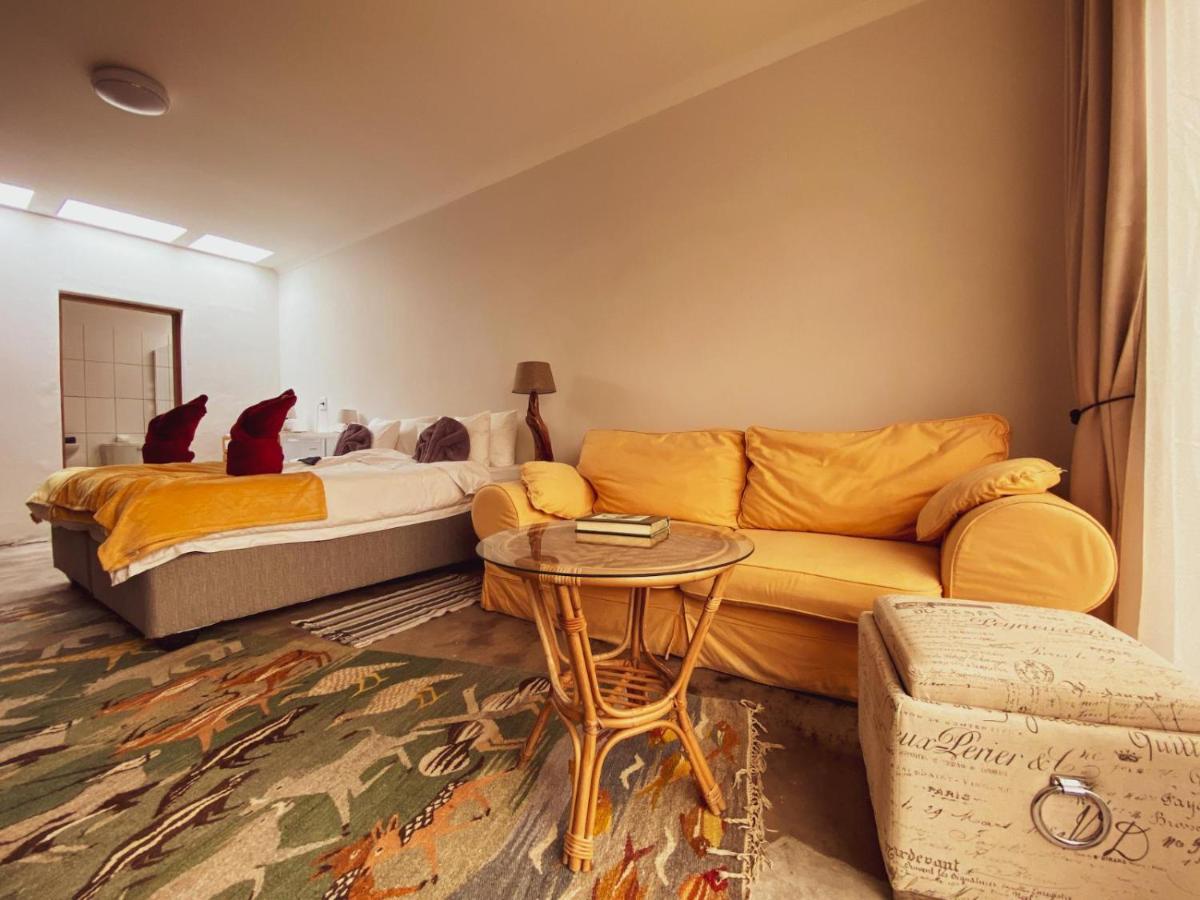 All African Colours Guesthouse 스바코프문트 외부 사진