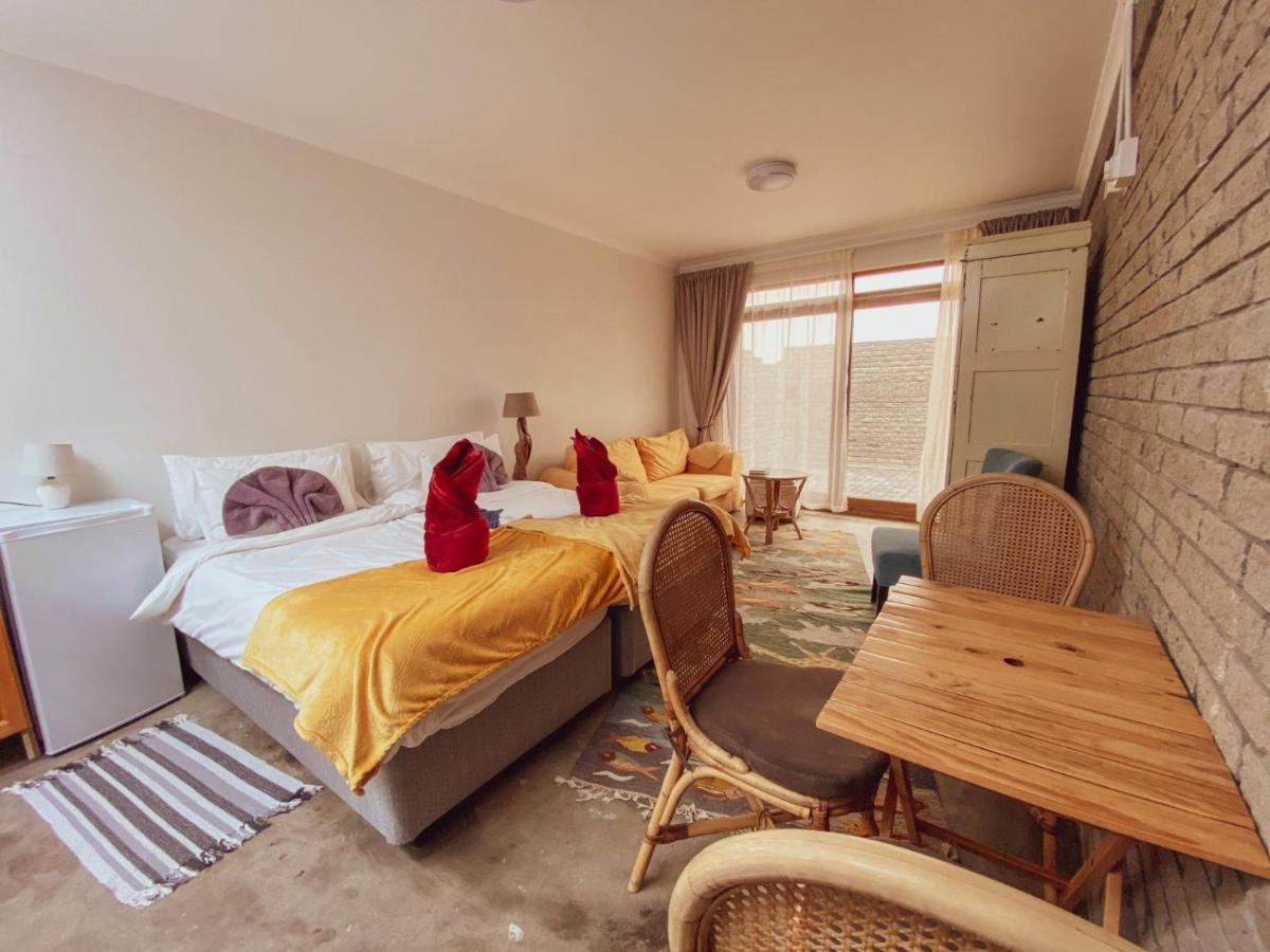 All African Colours Guesthouse 스바코프문트 외부 사진